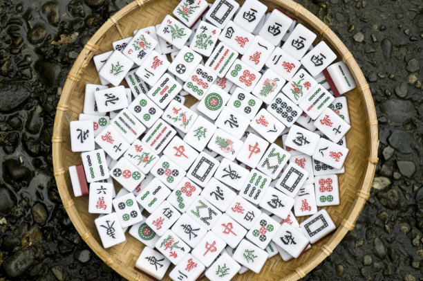 麻将坐在竹篮里图片下载