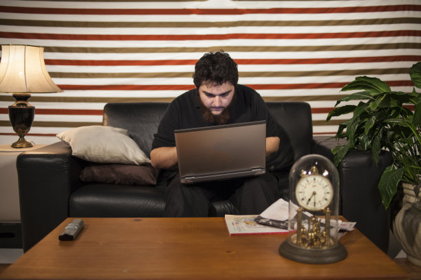 电脑的人图片下载