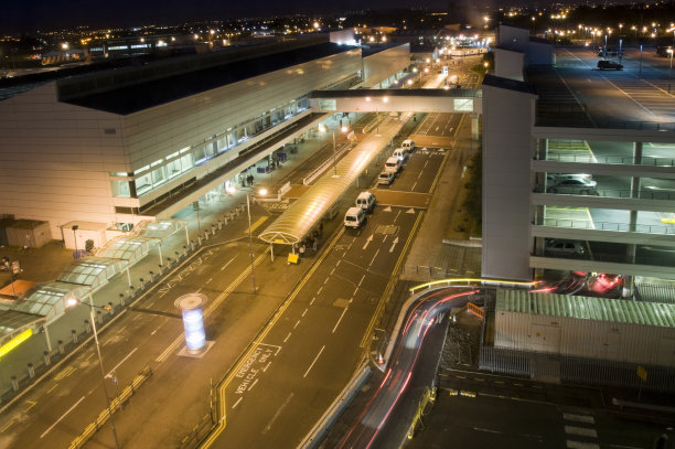 机场在晚上图片下载