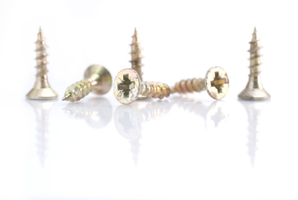 白色背景上的金螺丝图片下载