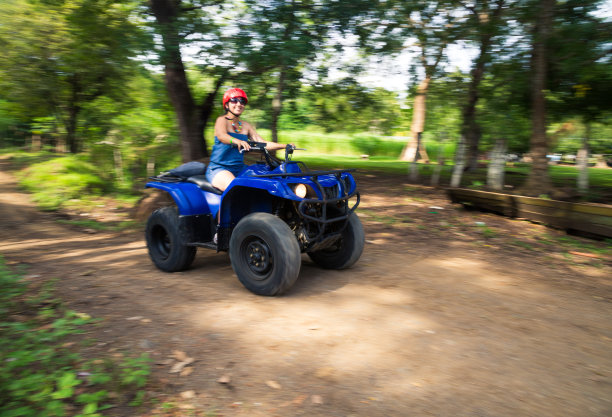 在哥斯达黎加开沙滩车图片下载