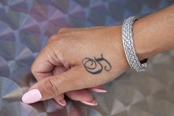 纹身的手图片下载