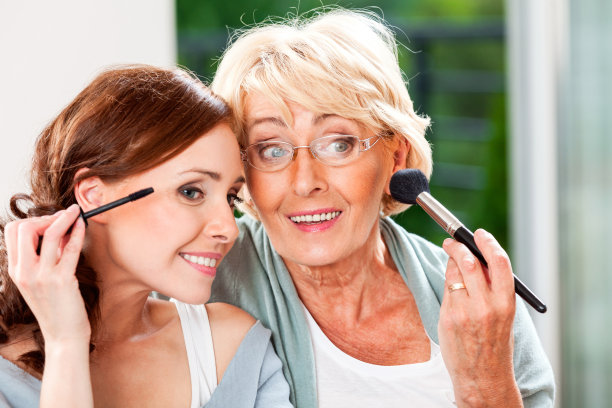 母亲和成年女儿图片下载