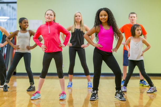 孩子们跳舞图片下载