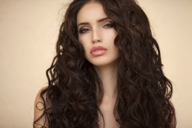 年轻漂亮的女人图片下载