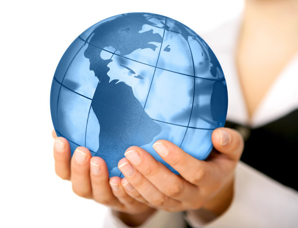 地球(美国视角)在女人的手中图片下载