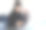 阿拉伯妇女在家使用电子设备图片下载