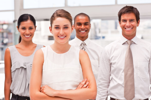 微笑的商业同事肖像图片下载