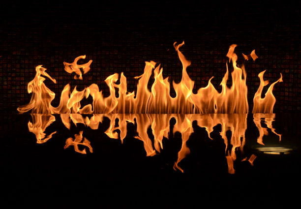 火焰火焰水反射对称图片下载