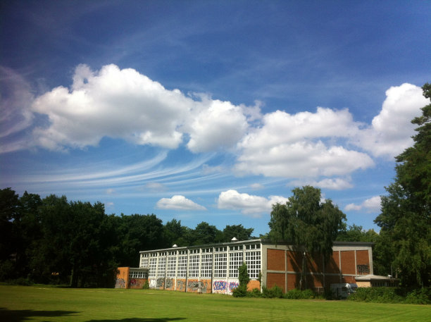 柏林一所公立学校的体育设施。图片下载