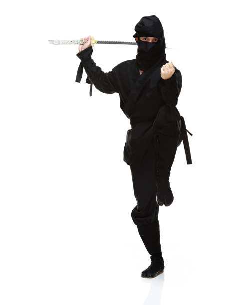 正面观看忍者在行动与剑图片下载