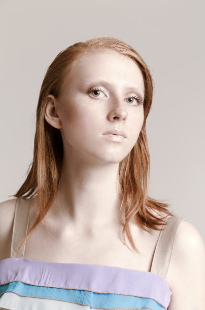 漂亮的红头发女人图片下载