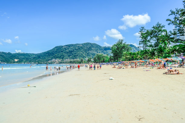 泰国皮皮岛的白色沙滩图片下载