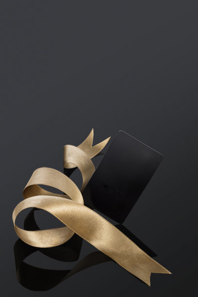 黑色礼品卡，金色丝带图片下载