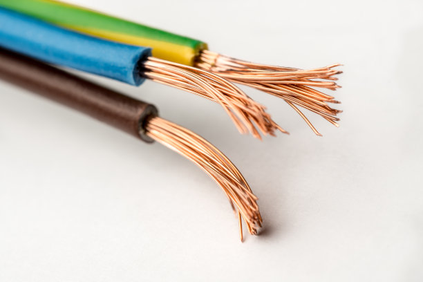 电缆切割剥线准备图片下载