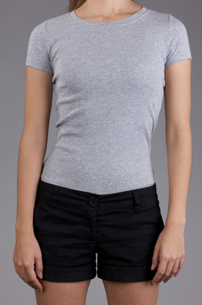 穿着白灰色衬衫的年轻女人的躯干图片下载