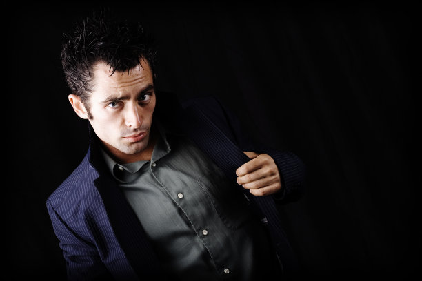 黑暗中的时尚图片下载