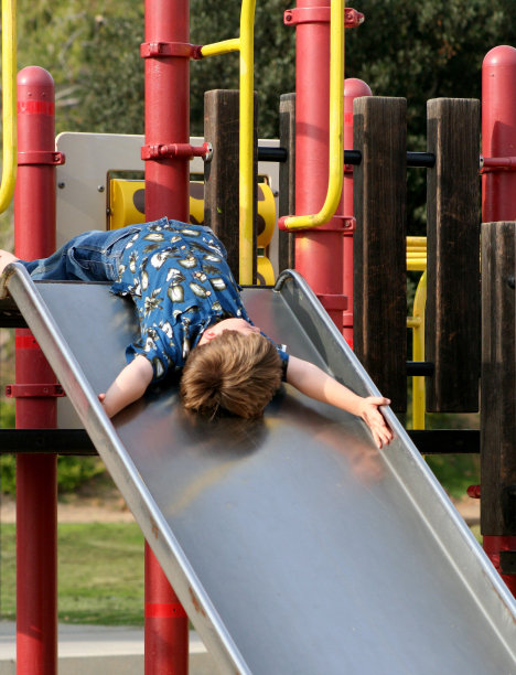 滑梯的乐趣图片下载