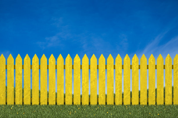 完美的庭院尖桩篱笆草图片下载