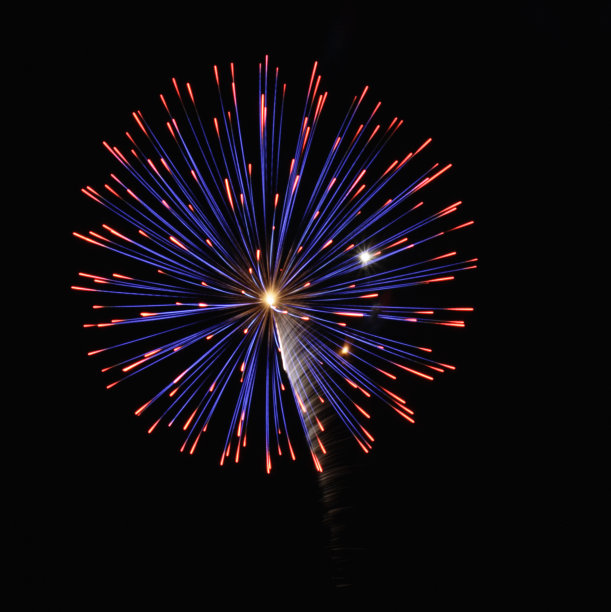 条纹蓝色和红色圆形烟花图案图片下载