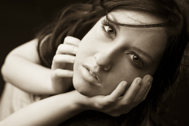 年轻的女人图片下载