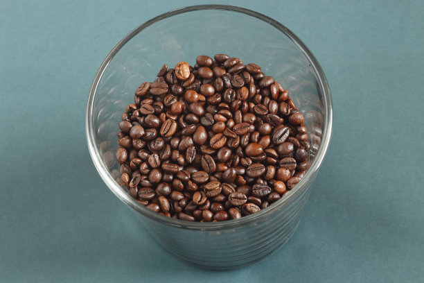 杯子里的咖啡豆图片下载