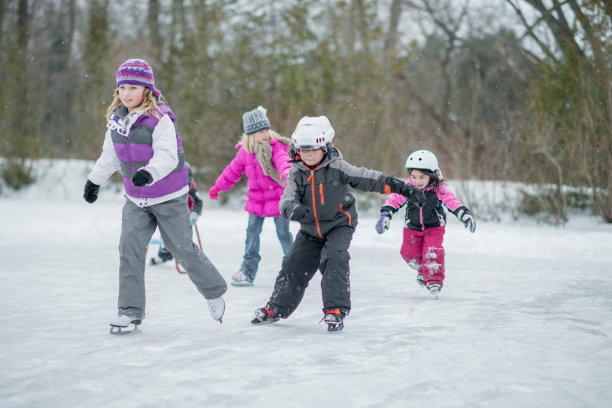孩子们滑冰图片下载