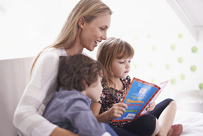 一本精彩的故事书图片下载