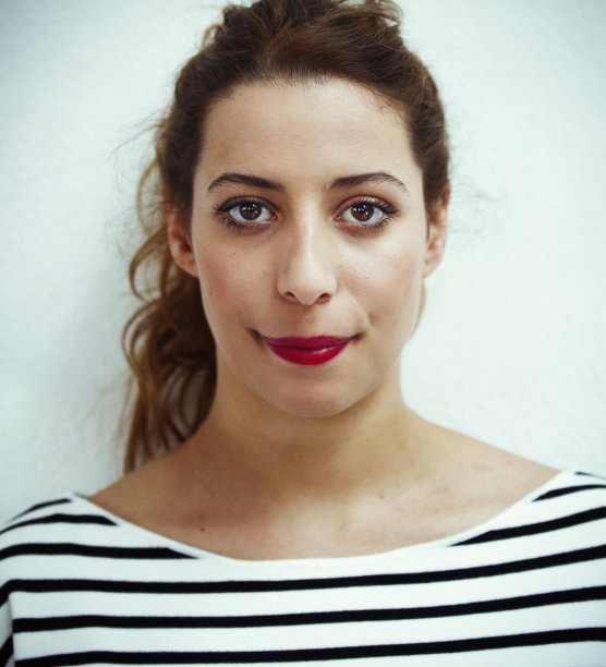 美丽的年轻女人的肖像图片下载