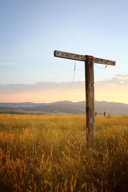 古老的乡村晾衣杆图片下载