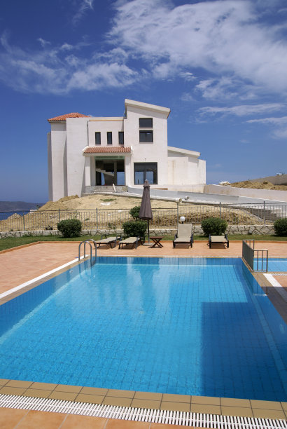 带游泳池的未完工别墅图片下载