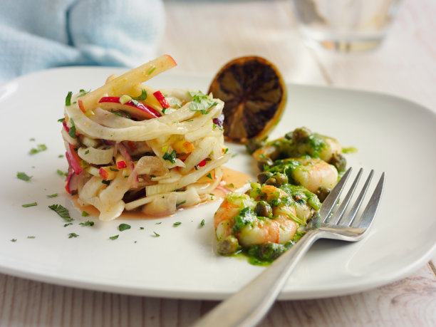 健康的茴香苹果沙司大蒜香草黄油大虾图片下载