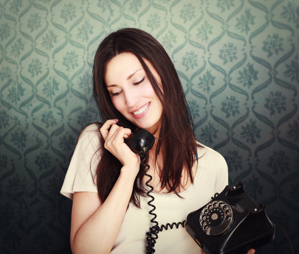 老式的电话交谈图片下载