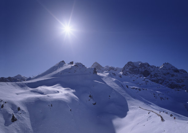 奥地利阿尔卑斯山上的太阳(图片大小XXL)图片下载