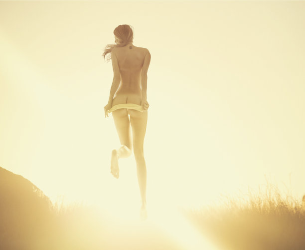 沐浴阳光图片下载