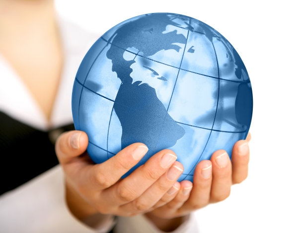 地球(美国视角)在女人的手中图片下载