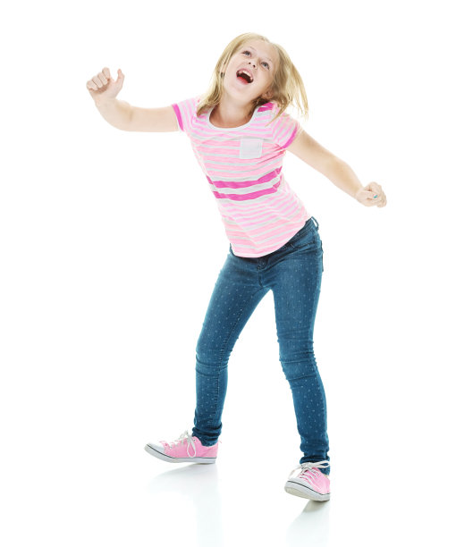 微笑的小女孩跳舞图片下载