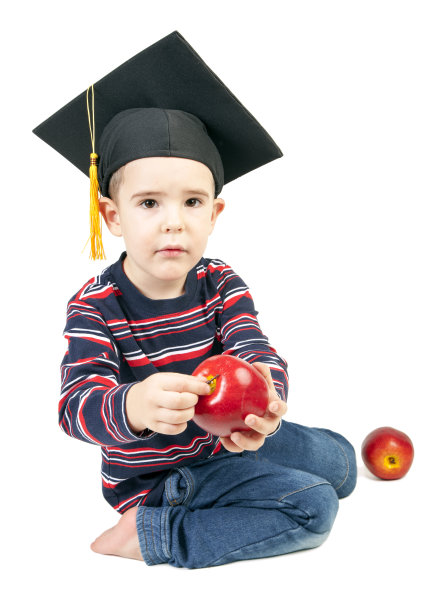 与苹果的男孩。图片下载