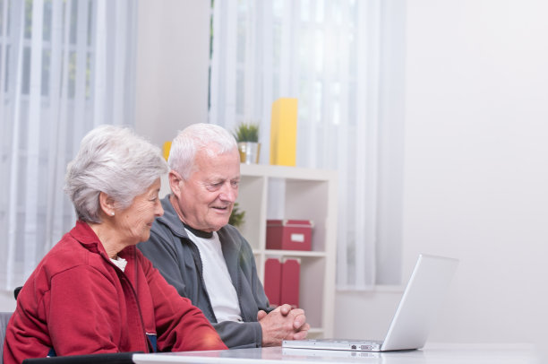 老年人使用技术图片下载