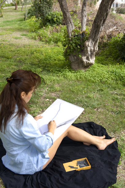 女性艺术家的素描图片下载