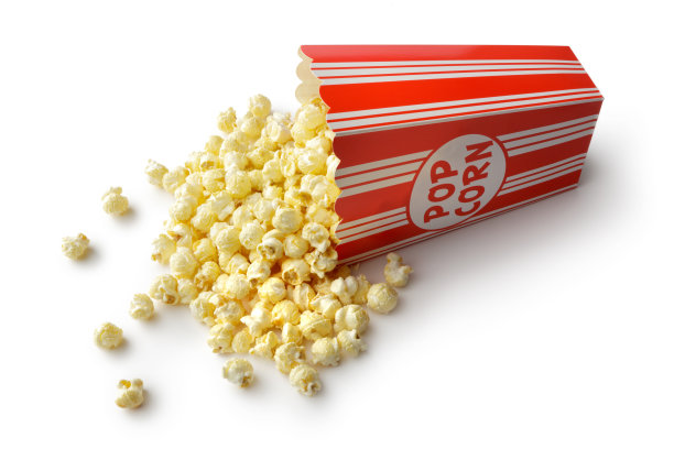 零食:爆米花孤立的白色背景图片下载