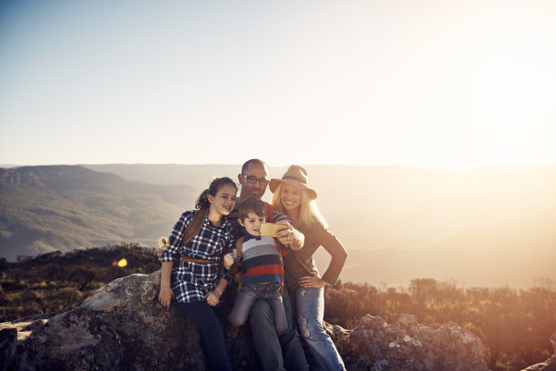 爬山是一次他们永生难忘的经历图片下载