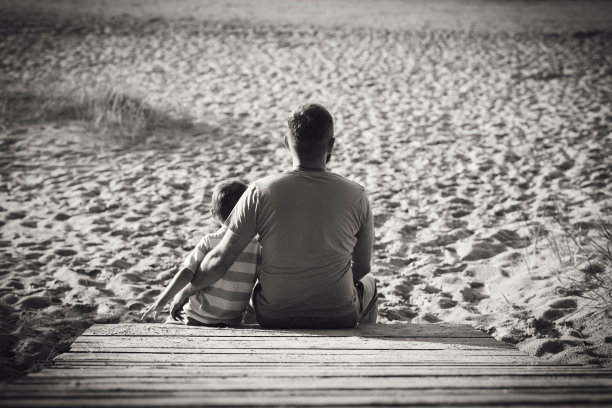 爸爸和儿子在一起图片下载