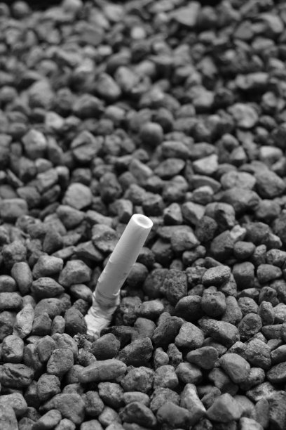 砾石烟头图片下载