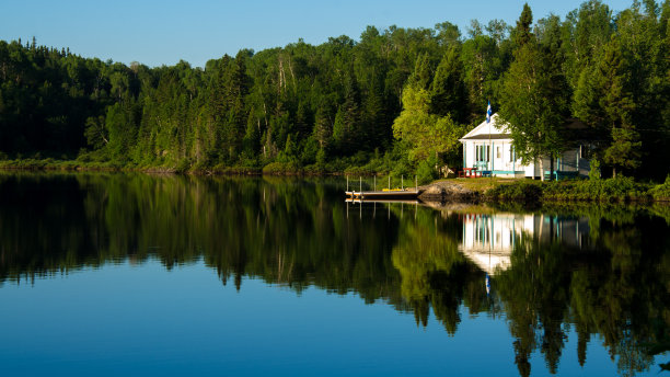 湖边房子的照片图片下载