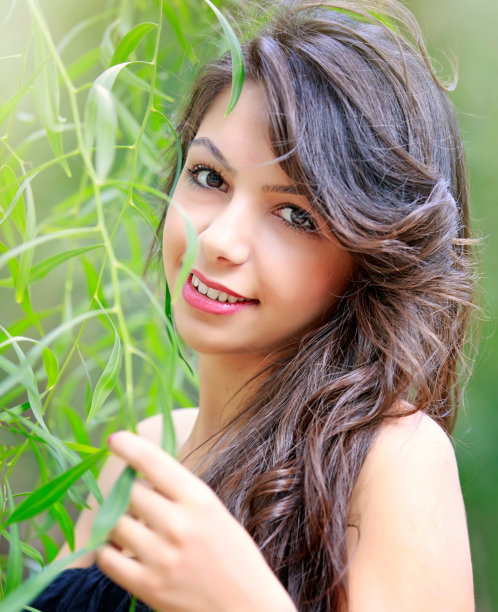 土耳其褐发少女图片下载