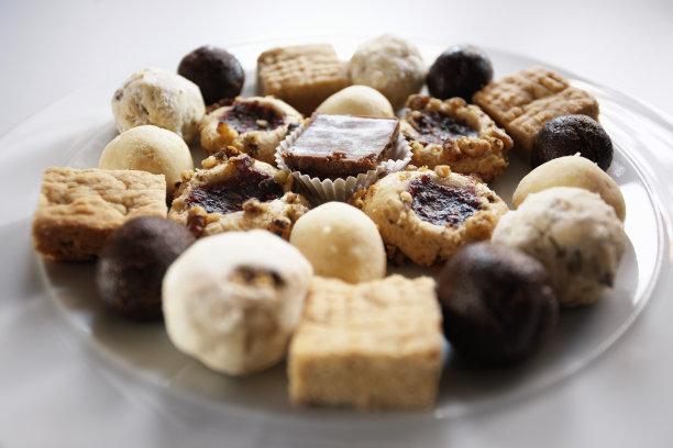 盘子里的饼干图片下载