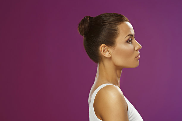 自然美肖像迷人成熟女人头发背面侧视图图片下载