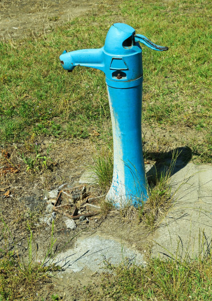 室外旧干井图片下载