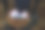 女性晚上在外面用手机素材图片